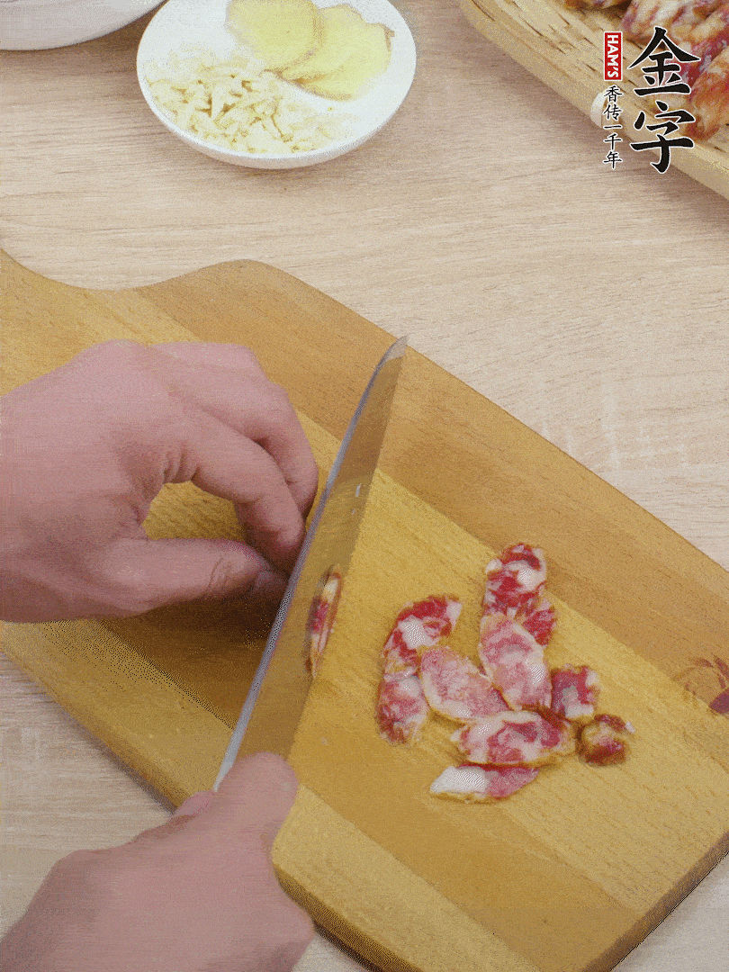 金字土香腸切片。